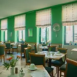 Adagio Hotel 3*